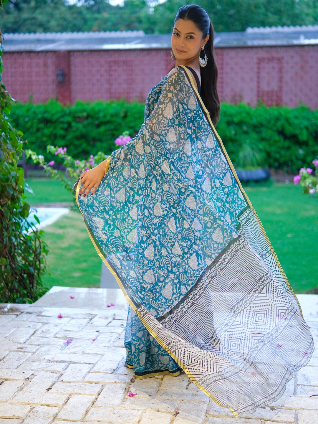 neeti saree