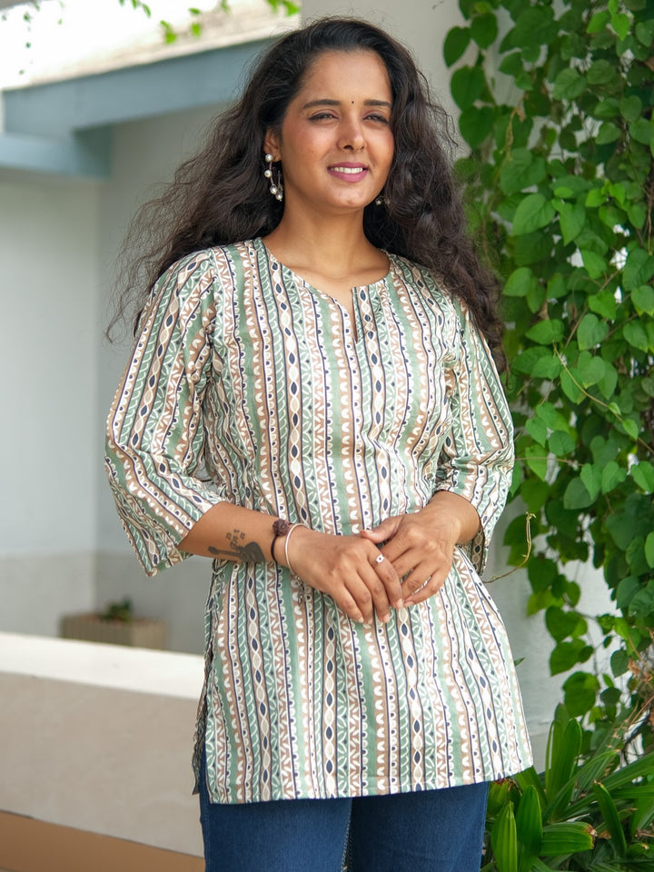 niya short kurti