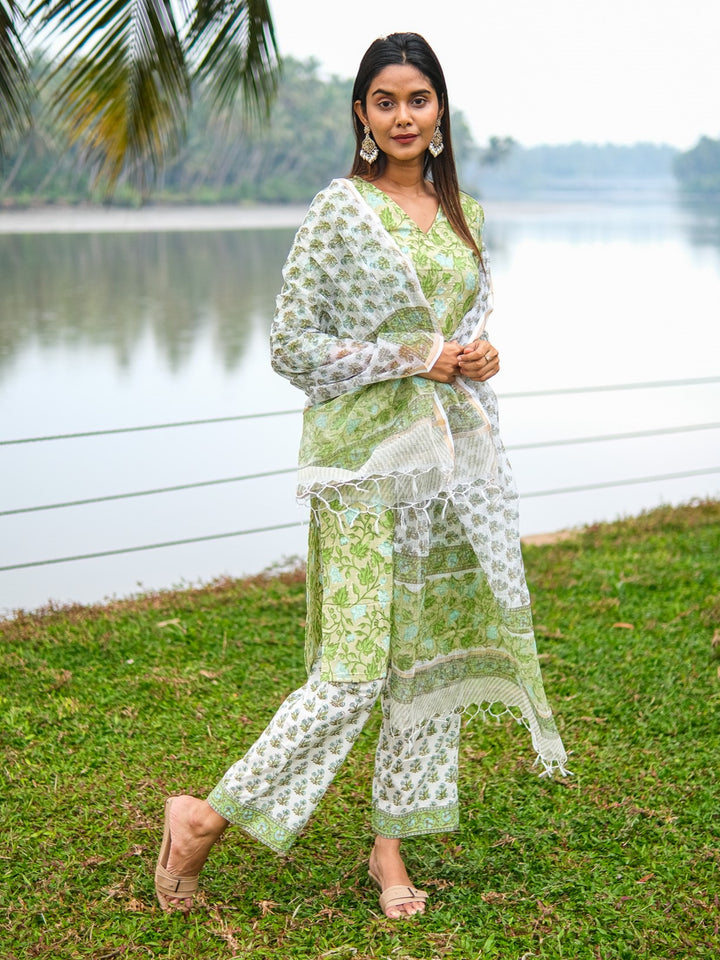 pratiksha suit set