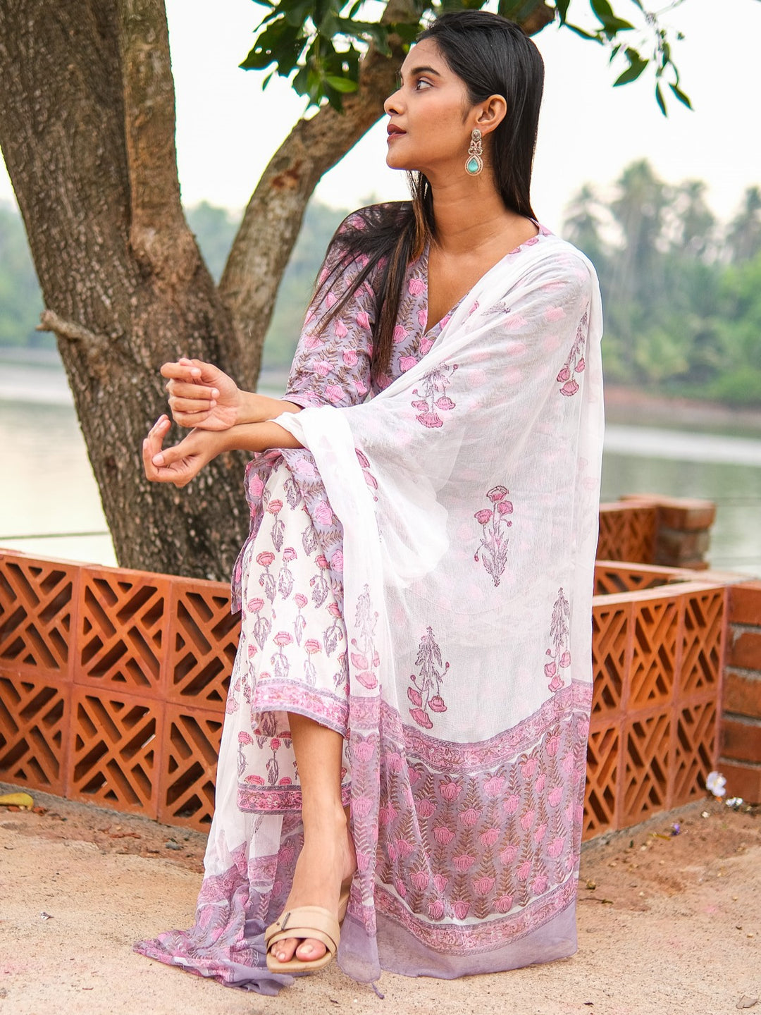pratigya  suit set
