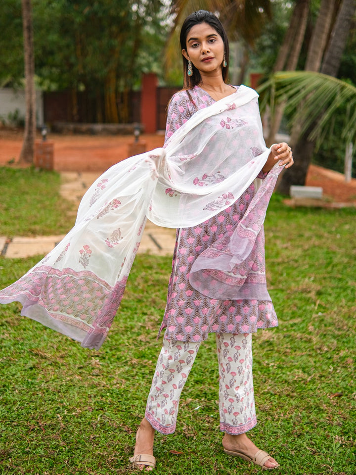 pratigya  suit set