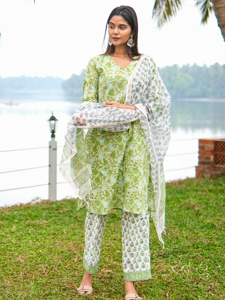 pratiksha suit set
