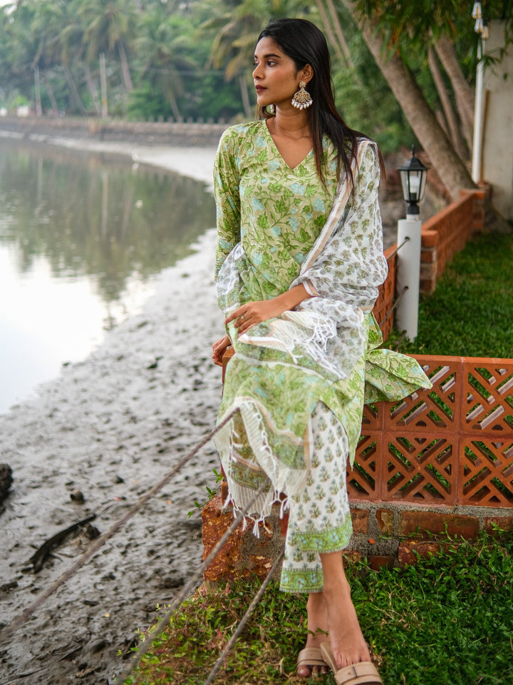 pratiksha suit set